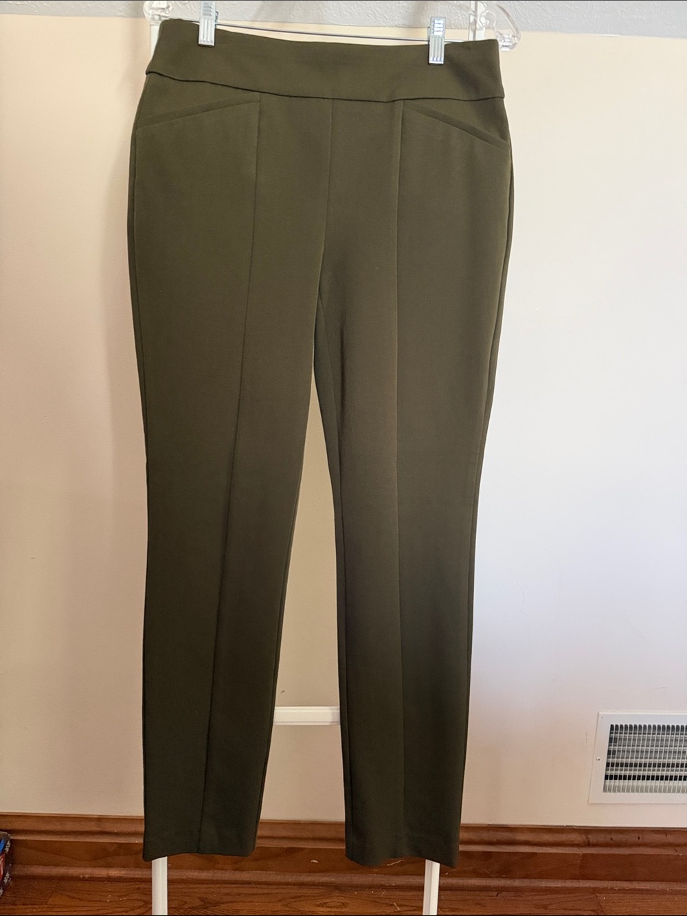 Chico's SO SLIMMING Olive green Pull-On Pants - Chicos 0 (small)